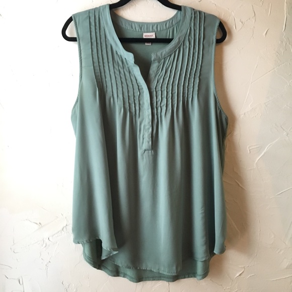 Merona Tops - Merona sleeveless pleated blouse